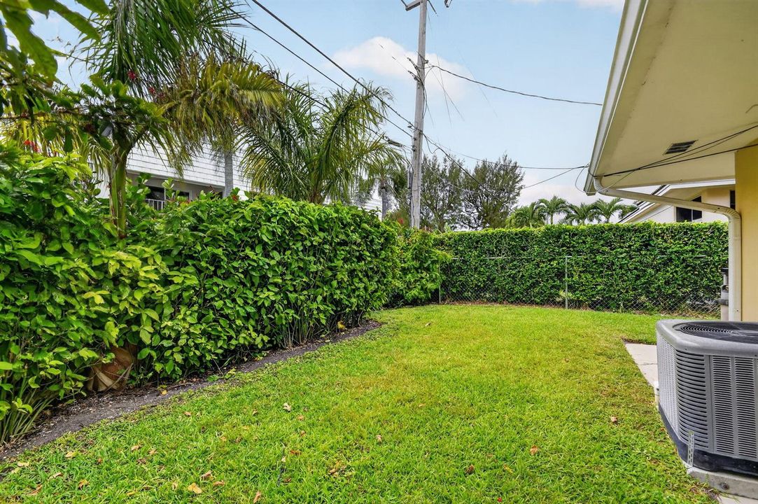 46-web-or-mls-1221 Singer Dr (46)