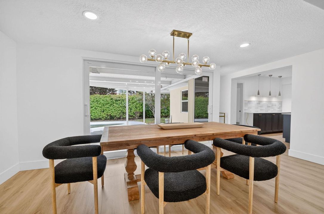 12-web-or-mls-1221 Singer Dr (12)