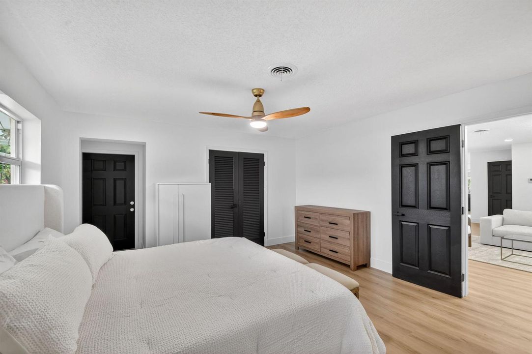 26-web-or-mls-1221 Singer Dr (26)