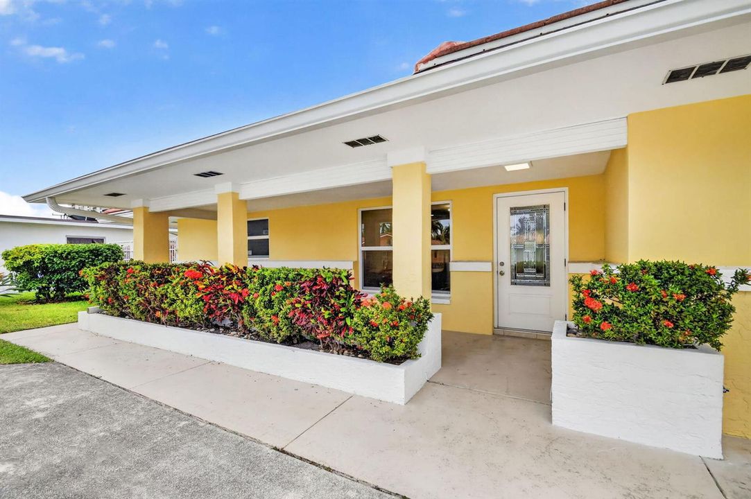 4-web-or-mls-1221 Singer Dr (4)