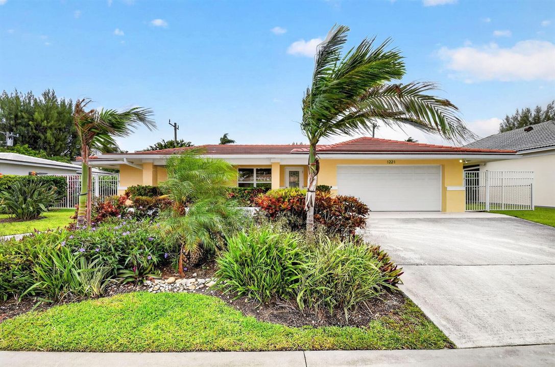 1-web-or-mls-1221 Singer Dr (1)