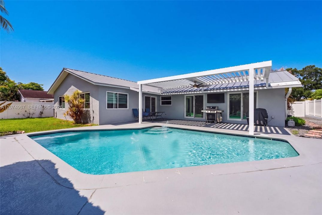 For Rent: $5,250 (3 beds, 2 baths, 1800 Square Feet)