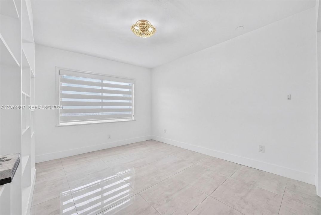 For Rent: $5,250 (3 beds, 2 baths, 1800 Square Feet)