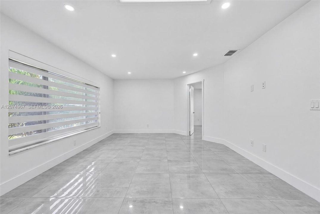 For Rent: $5,250 (3 beds, 2 baths, 1800 Square Feet)