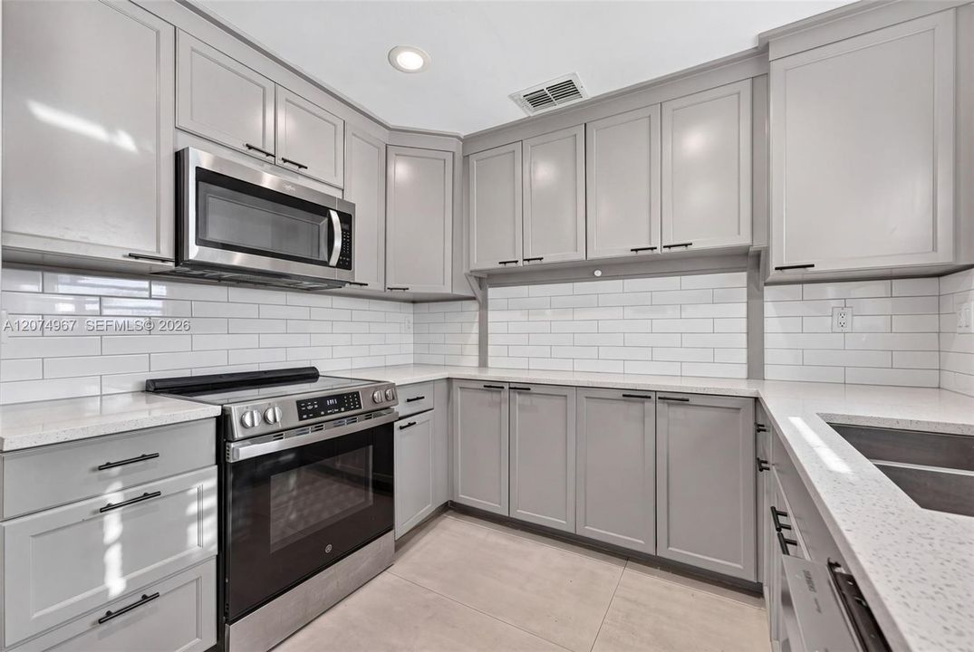 For Rent: $5,250 (3 beds, 2 baths, 1800 Square Feet)