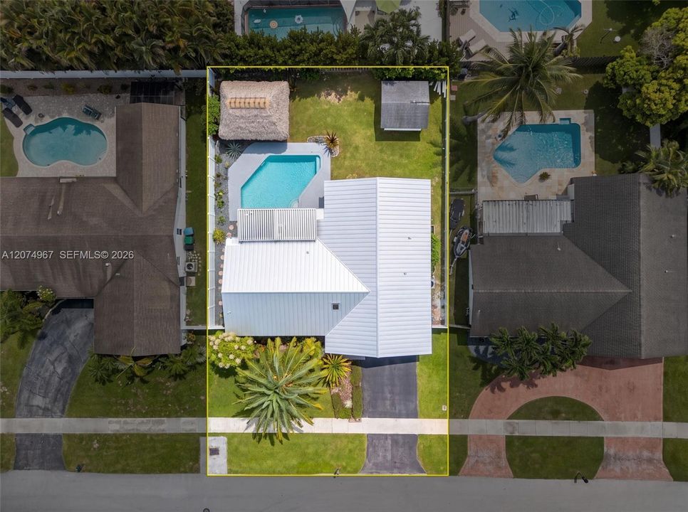 For Rent: $5,250 (3 beds, 2 baths, 1800 Square Feet)