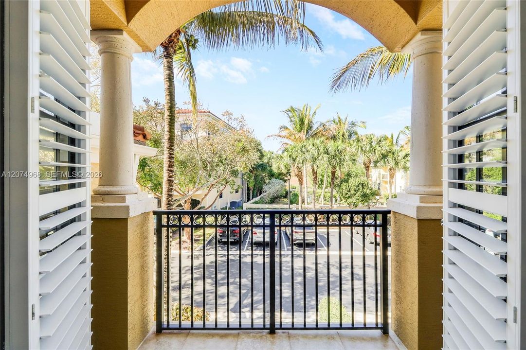 For Sale: $895,000 (4 beds, 3 baths, 2882 Square Feet)