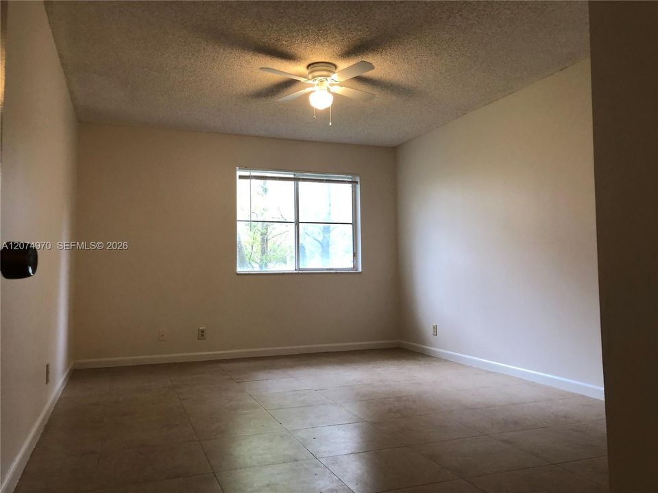 For Rent: $1,900 (2 beds, 2 baths, 1000 Square Feet)