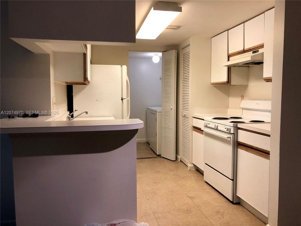 For Rent: $1,900 (2 beds, 2 baths, 1000 Square Feet)