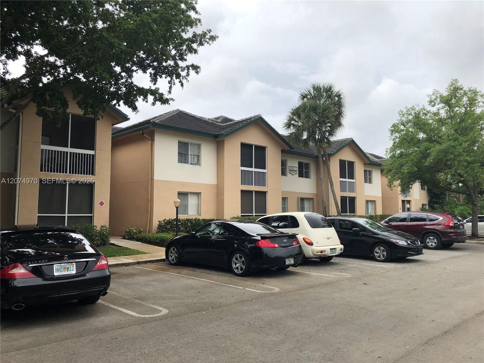 For Rent: $1,900 (2 beds, 2 baths, 1000 Square Feet)