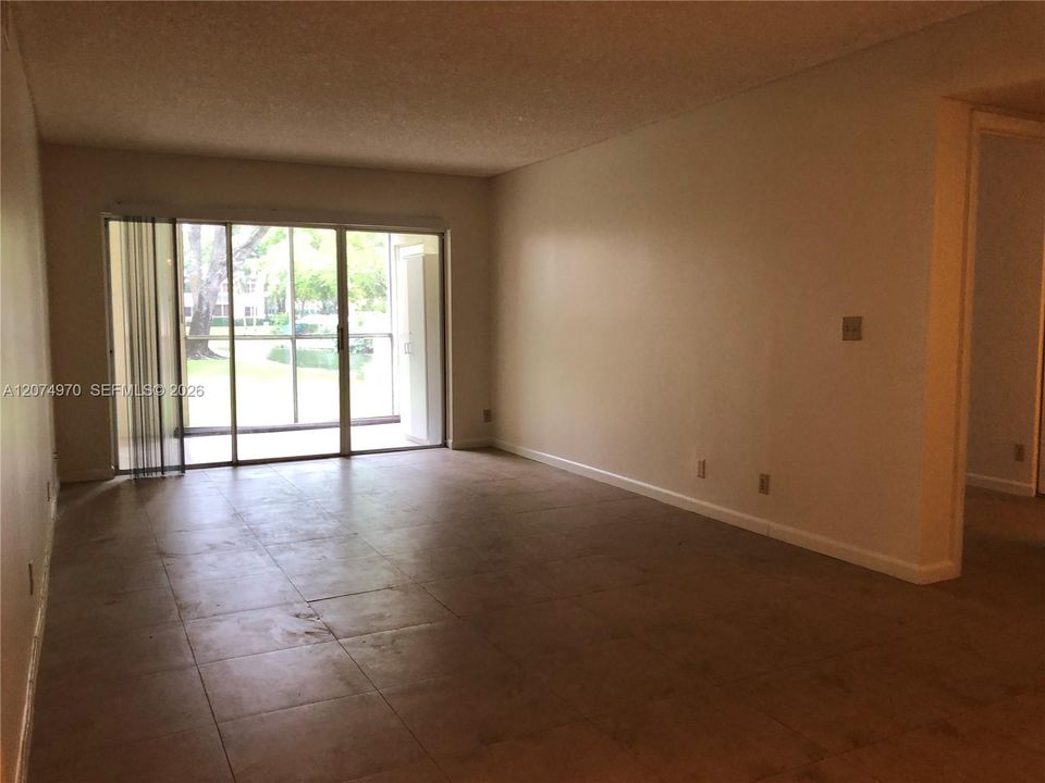 For Rent: $1,900 (2 beds, 2 baths, 1000 Square Feet)