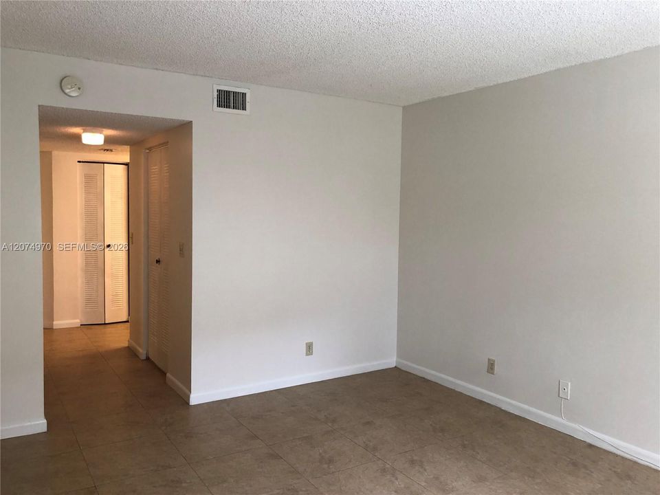 For Rent: $1,900 (2 beds, 2 baths, 1000 Square Feet)