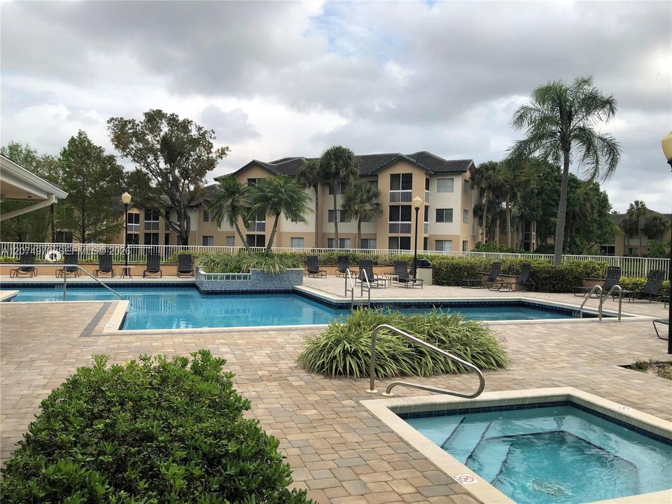 For Rent: $1,900 (2 beds, 2 baths, 1000 Square Feet)