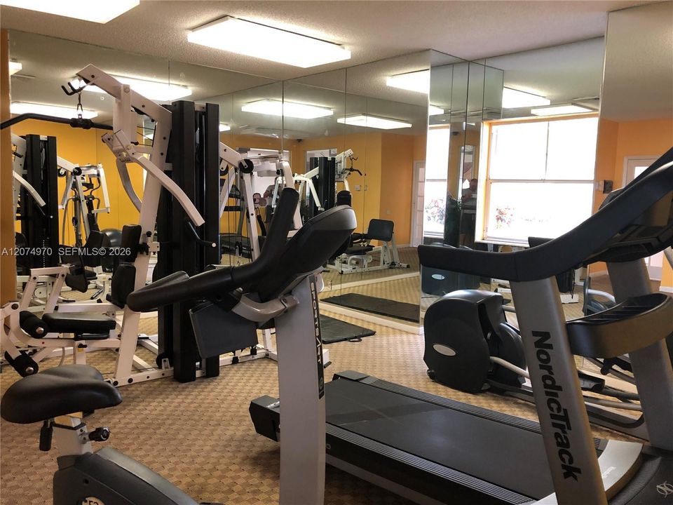 For Rent: $1,900 (2 beds, 2 baths, 1000 Square Feet)