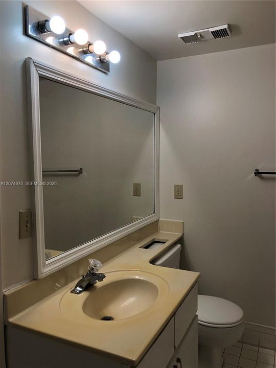 For Rent: $1,900 (2 beds, 2 baths, 1000 Square Feet)