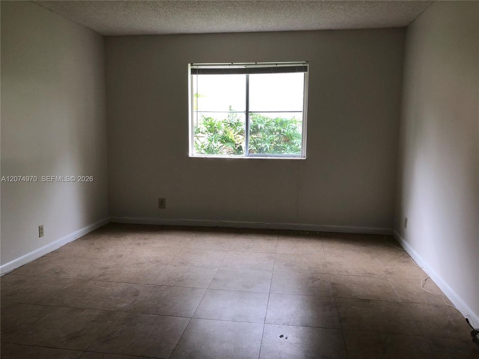 For Rent: $1,900 (2 beds, 2 baths, 1000 Square Feet)