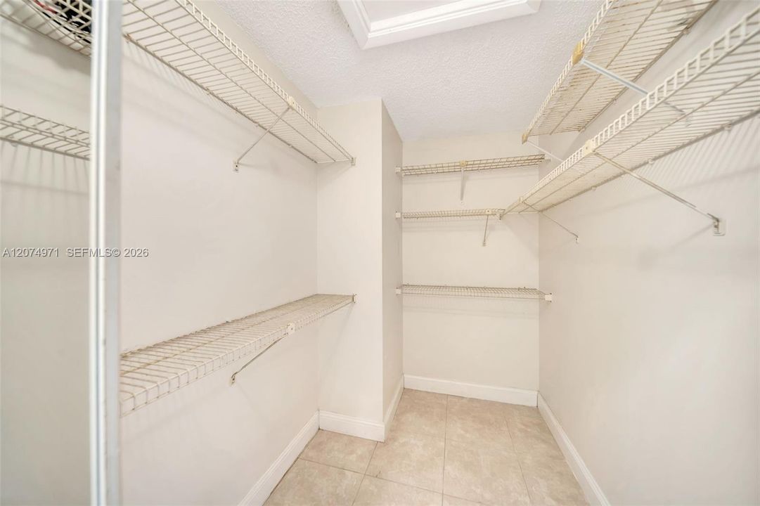 For Sale: $335,000 (3 beds, 2 baths, 1645 Square Feet)