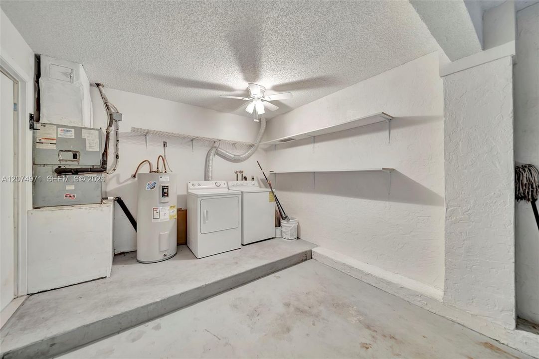 For Sale: $335,000 (3 beds, 2 baths, 1645 Square Feet)