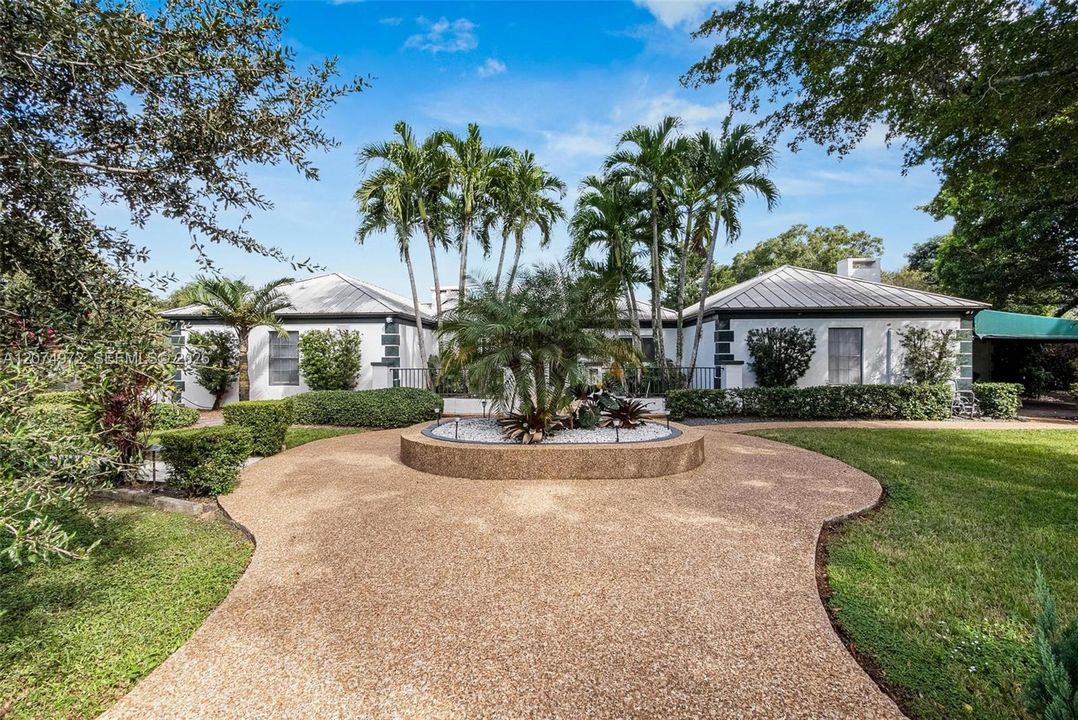 For Rent: $14,900 (8 beds, 4 baths, 3877 Square Feet)