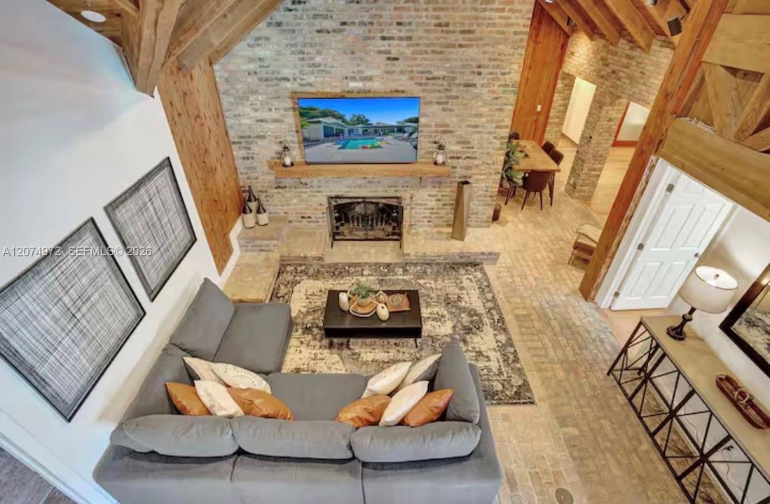 For Rent: $14,900 (8 beds, 4 baths, 3877 Square Feet)