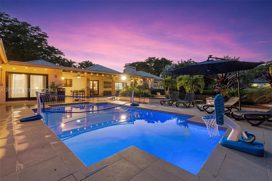 For Rent: $14,900 (8 beds, 4 baths, 3877 Square Feet)