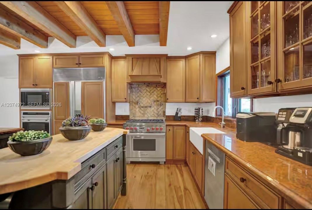 For Rent: $14,900 (8 beds, 4 baths, 3877 Square Feet)