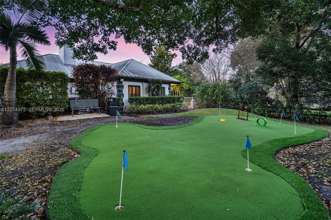 For Rent: $14,900 (8 beds, 4 baths, 3877 Square Feet)