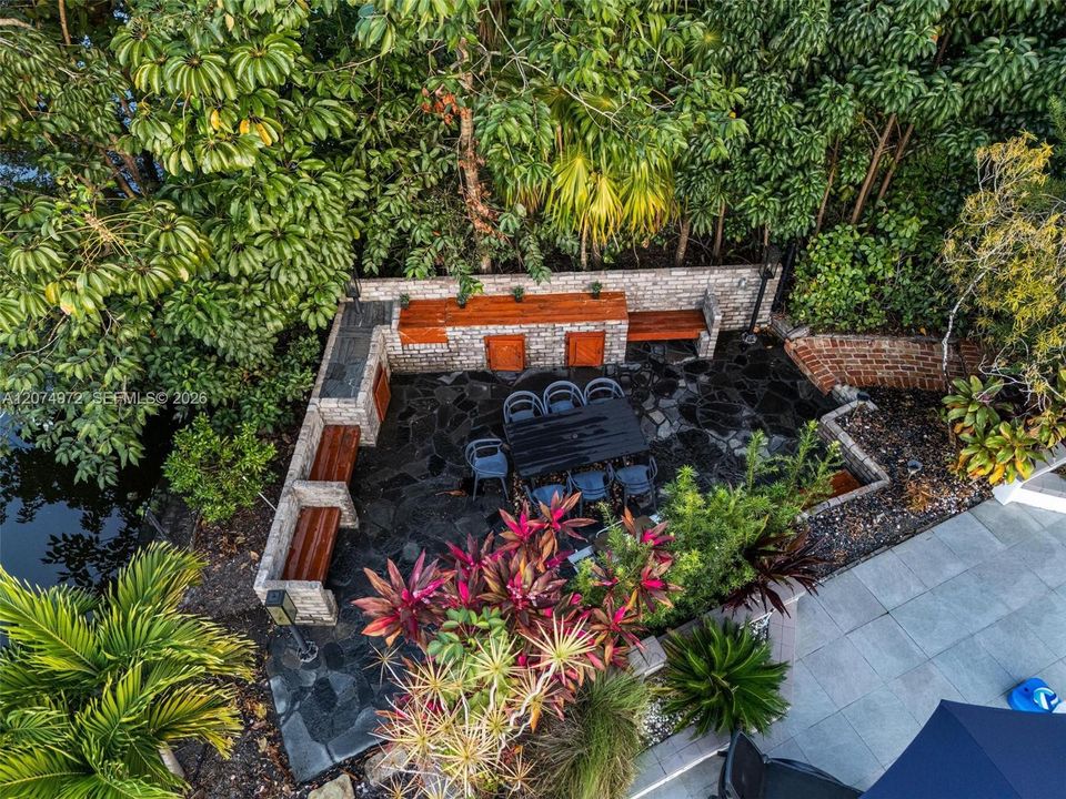 For Rent: $14,900 (8 beds, 4 baths, 3877 Square Feet)