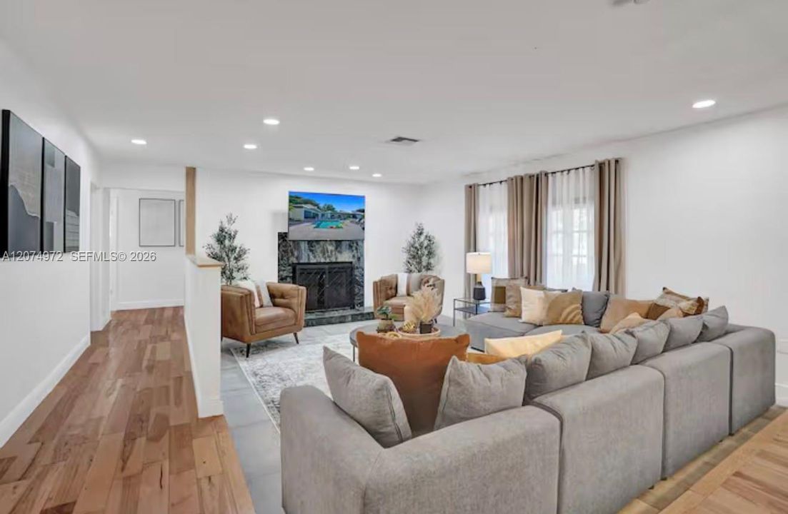 For Rent: $14,900 (8 beds, 4 baths, 3877 Square Feet)