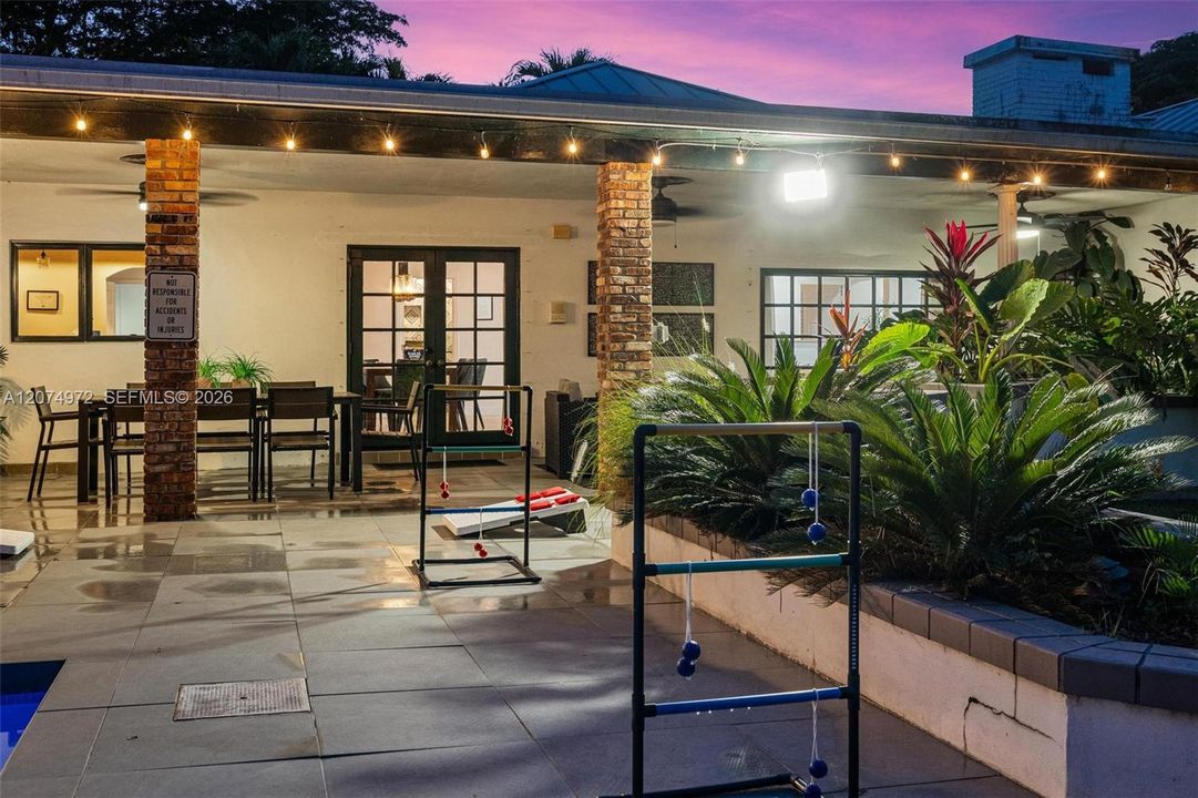 For Rent: $14,900 (8 beds, 4 baths, 3877 Square Feet)