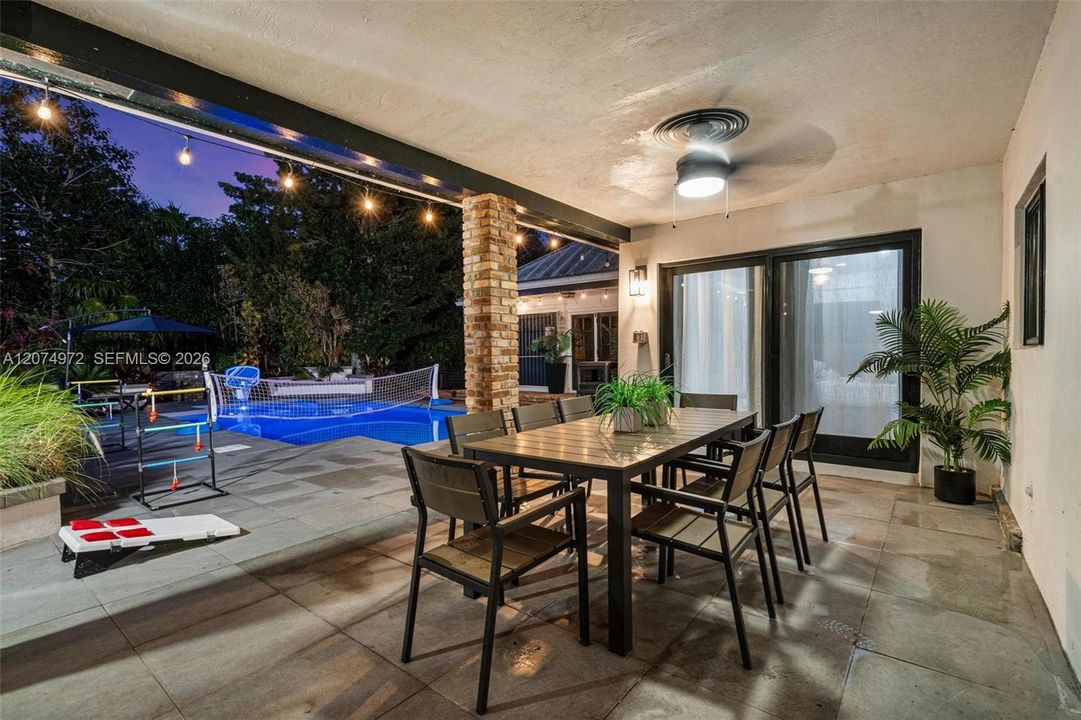 For Rent: $14,900 (8 beds, 4 baths, 3877 Square Feet)