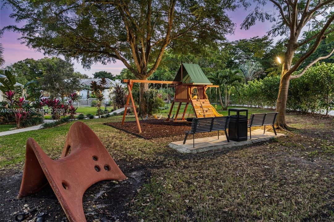 For Rent: $14,900 (8 beds, 4 baths, 3877 Square Feet)