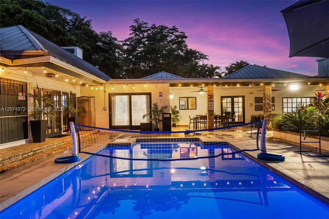 For Rent: $14,900 (8 beds, 4 baths, 3877 Square Feet)