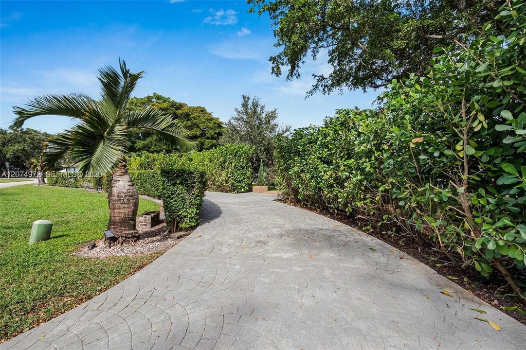 For Rent: $14,900 (8 beds, 4 baths, 3877 Square Feet)