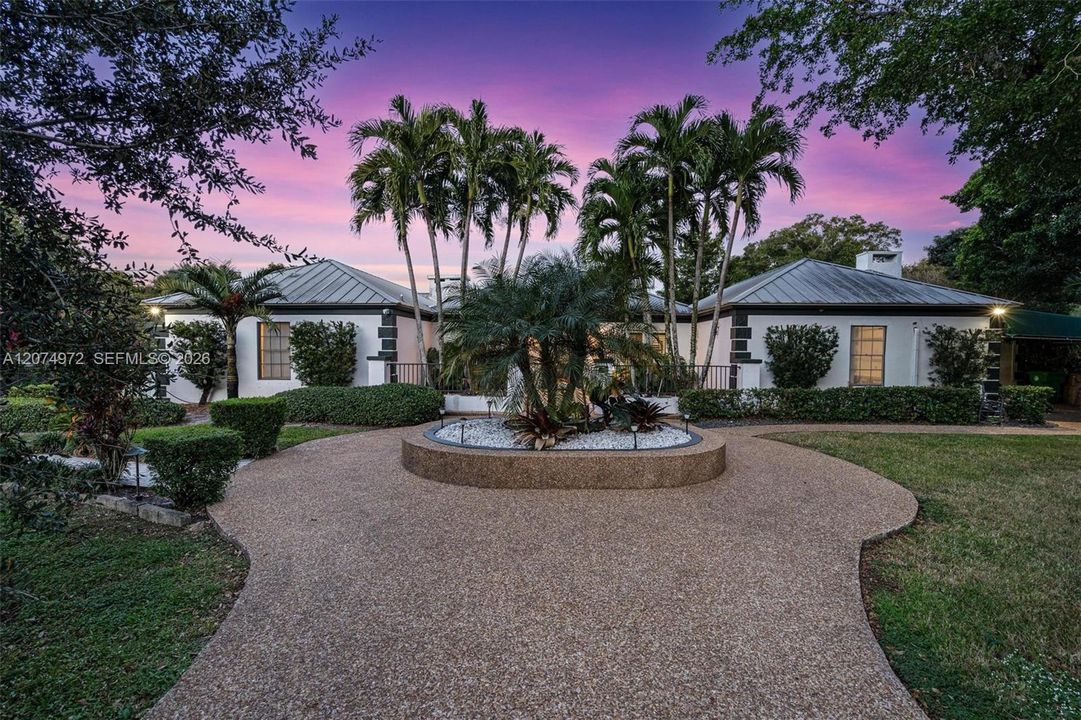 For Rent: $14,900 (8 beds, 4 baths, 3877 Square Feet)