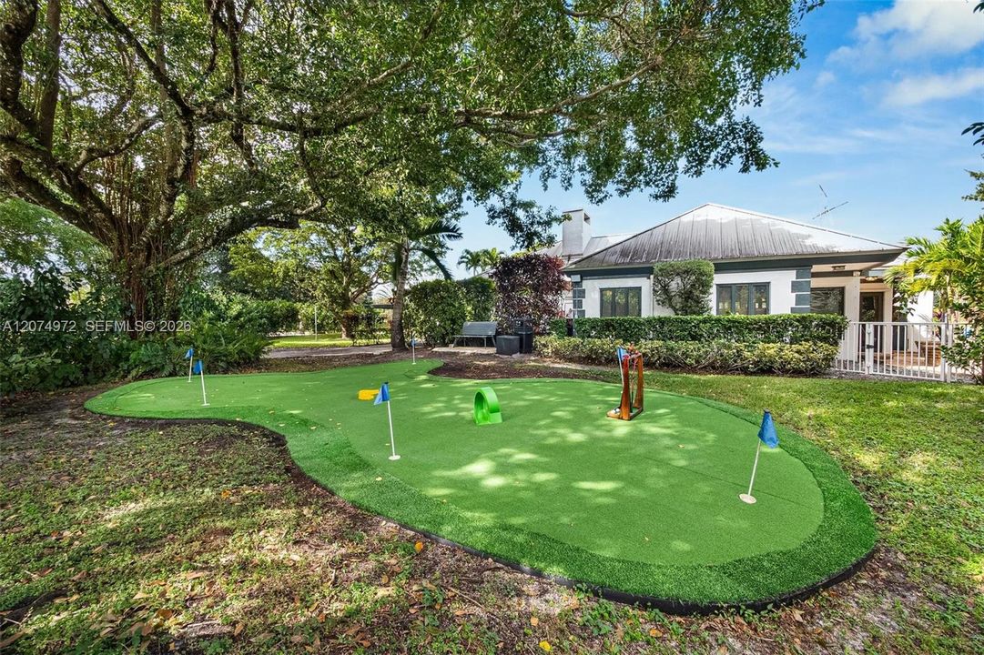 For Rent: $14,900 (8 beds, 4 baths, 3877 Square Feet)