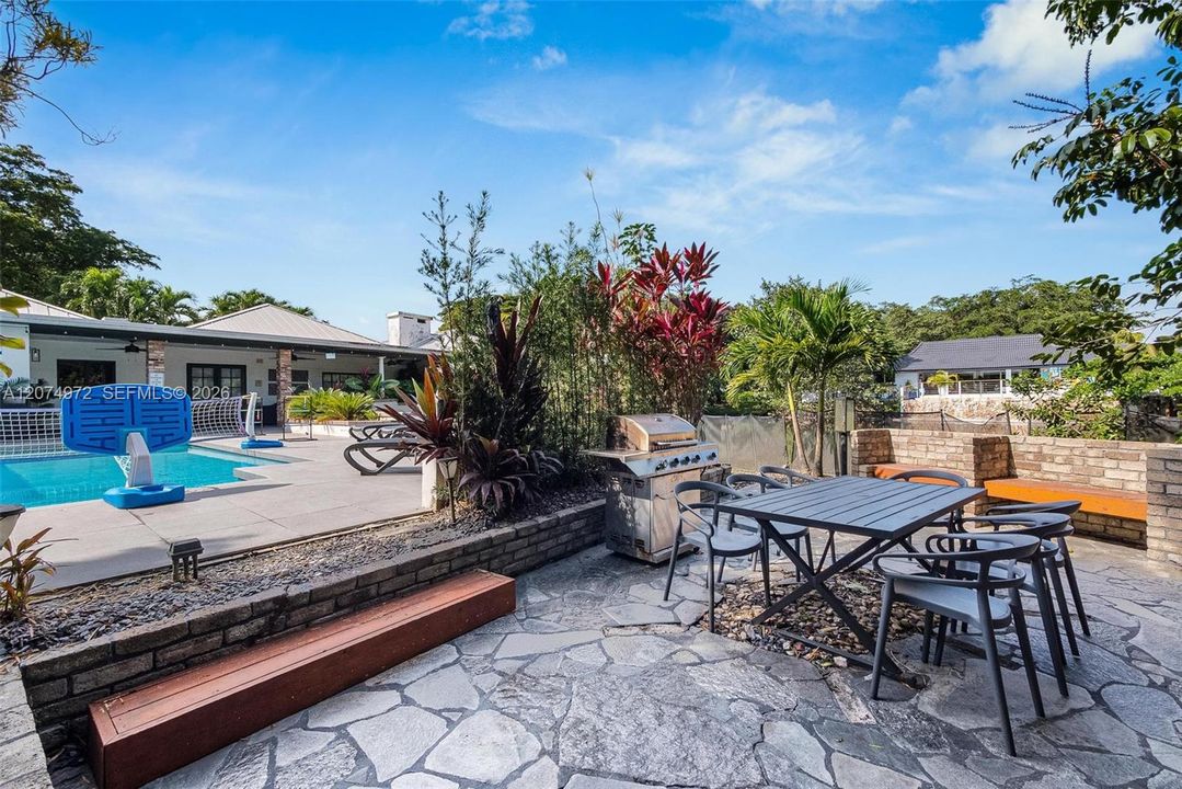 For Rent: $14,900 (8 beds, 4 baths, 3877 Square Feet)