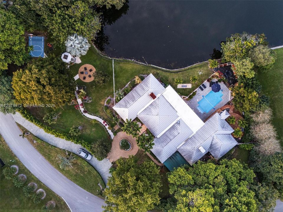 For Rent: $14,900 (8 beds, 4 baths, 3877 Square Feet)
