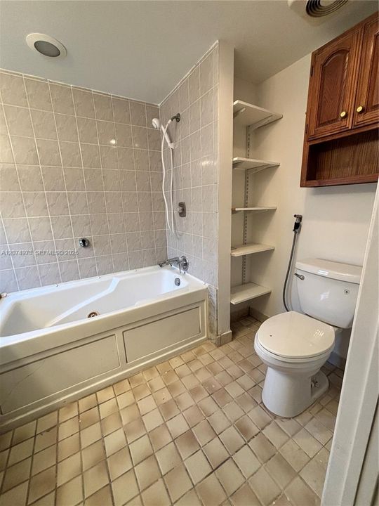 В аренду: $3,250 (4 спален, 2 ванн, 0 Квадратных фут)