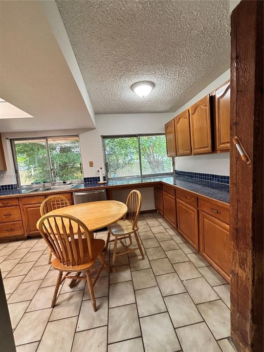 В аренду: $3,250 (4 спален, 2 ванн, 0 Квадратных фут)