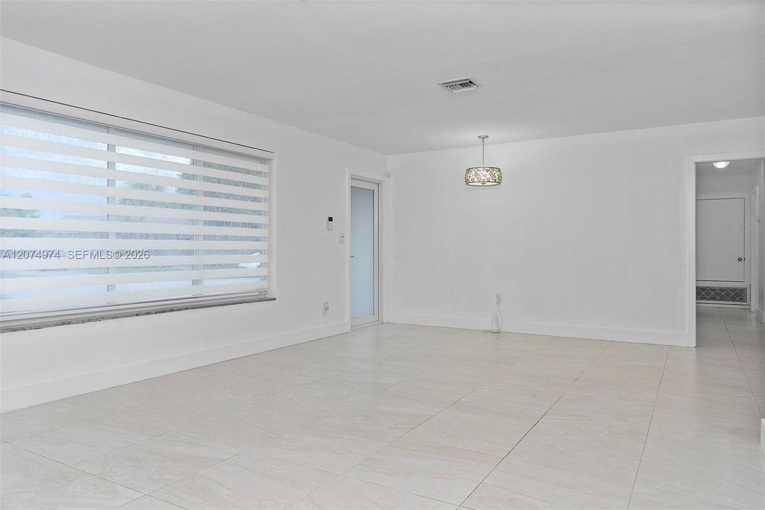 Недавно арендовано: $5,900 (4 спален, 2 ванн, 2247 Квадратных фут)