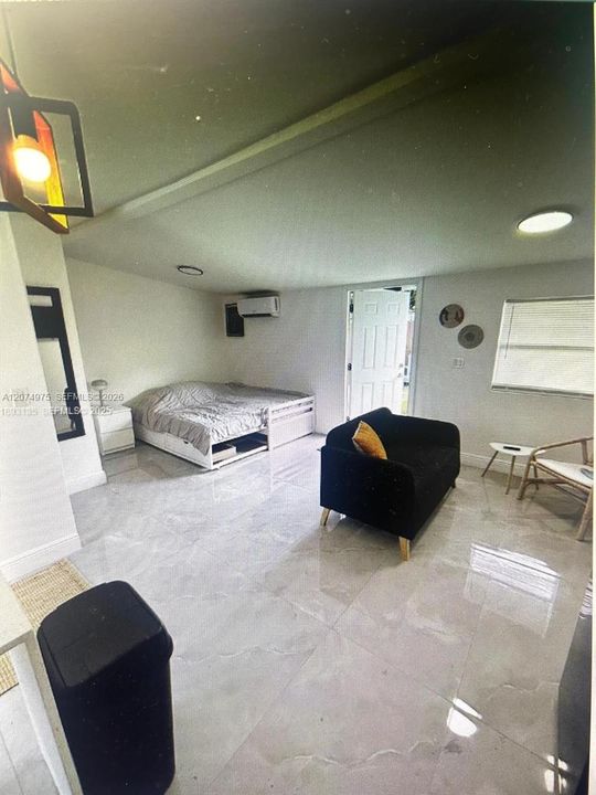 For Rent: $1,575 (1 beds, 1 baths, 1353 Square Feet)