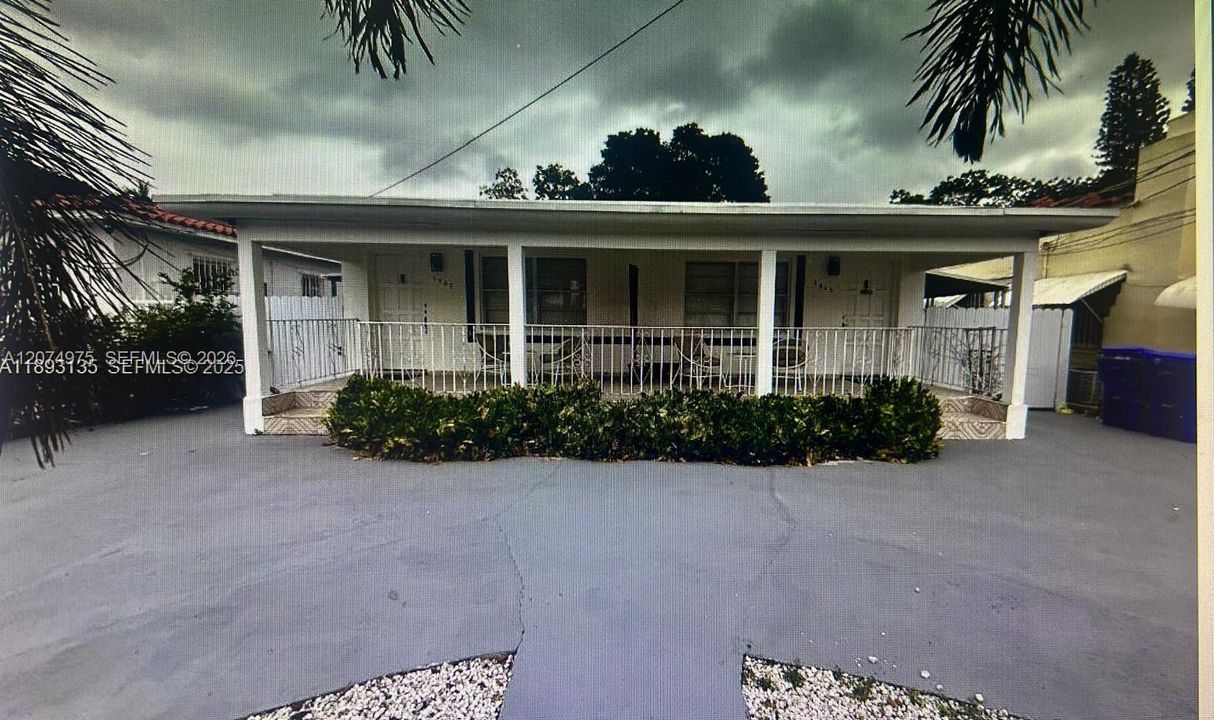 For Rent: $1,575 (1 beds, 1 baths, 1353 Square Feet)