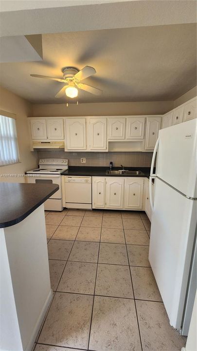 For Sale: $115,000 (2 beds, 2 baths, 970 Square Feet)