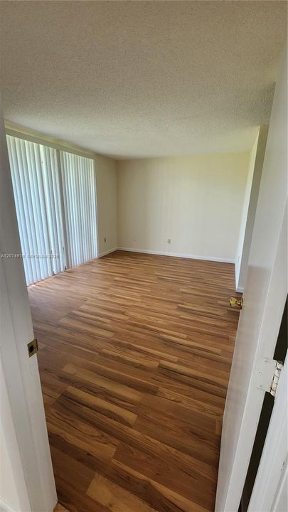 For Sale: $115,000 (2 beds, 2 baths, 970 Square Feet)