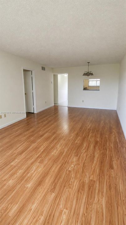 For Sale: $115,000 (2 beds, 2 baths, 970 Square Feet)