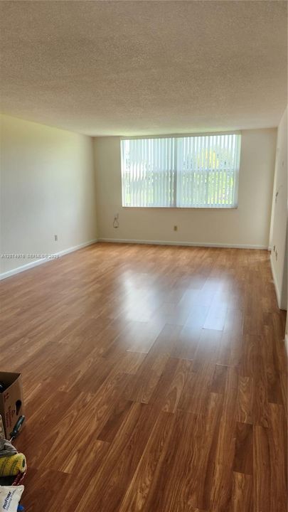 For Sale: $115,000 (2 beds, 2 baths, 970 Square Feet)