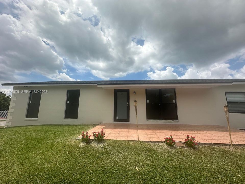 For Rent: $2,600 (3 beds, 2 baths, 1144 Square Feet)