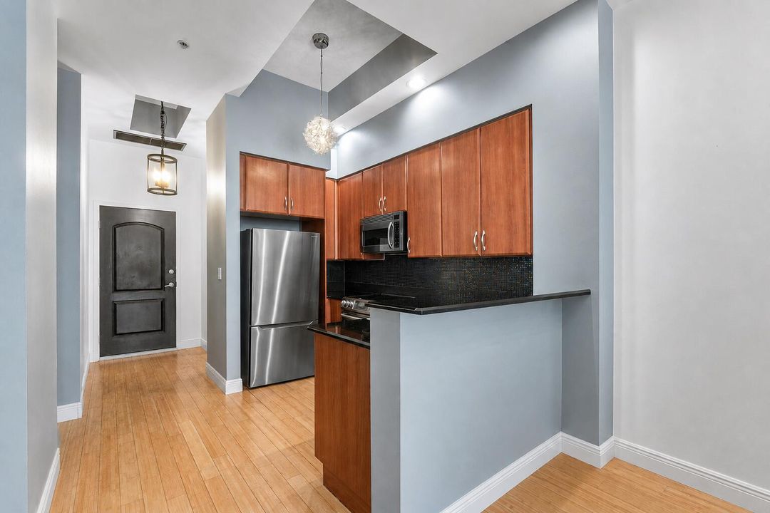 Kitchen w/ Bar-Counter