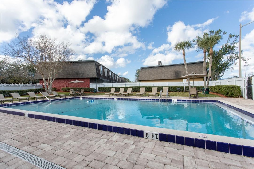 For Rent: $1,270 (1 beds, 1 baths, 697 Square Feet)